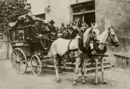 Letzte Postkutsche vor der Krone Berkheim 1913